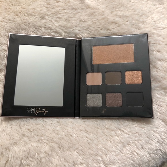 Atlanta City Eye Shadow Palette - Picture 2 of 2